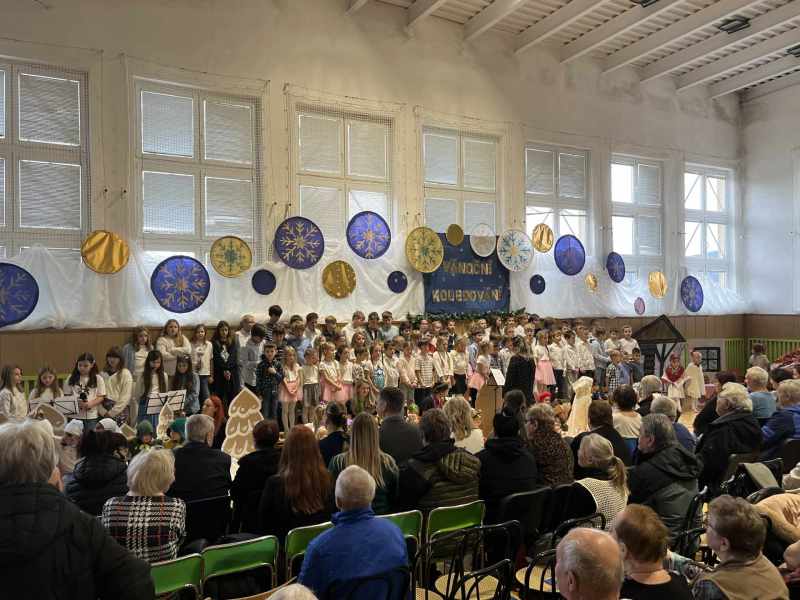 Vánoční koledování