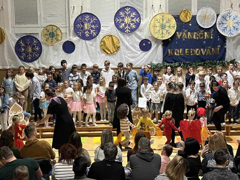 Vánoční koledování