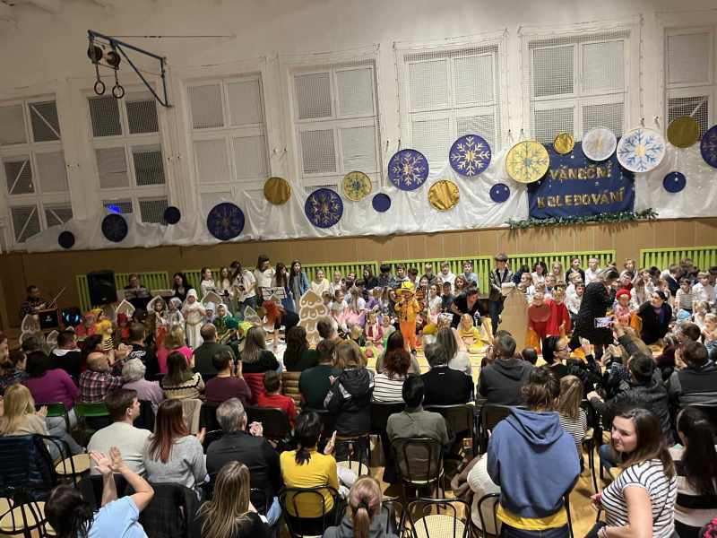 Vánoční koledování